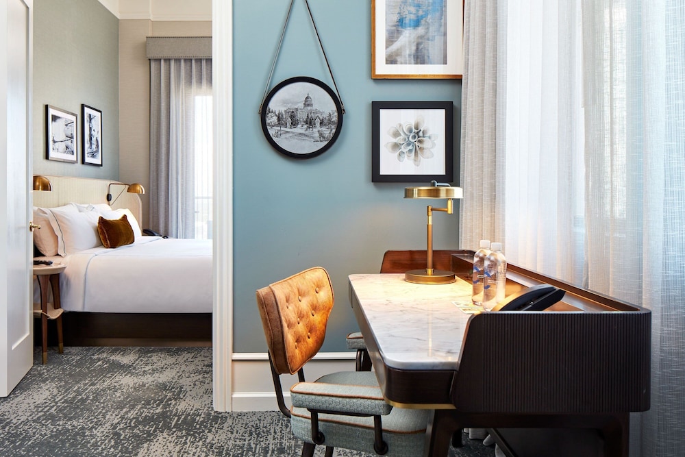 Suite, 1 Bedroom - Photo 8