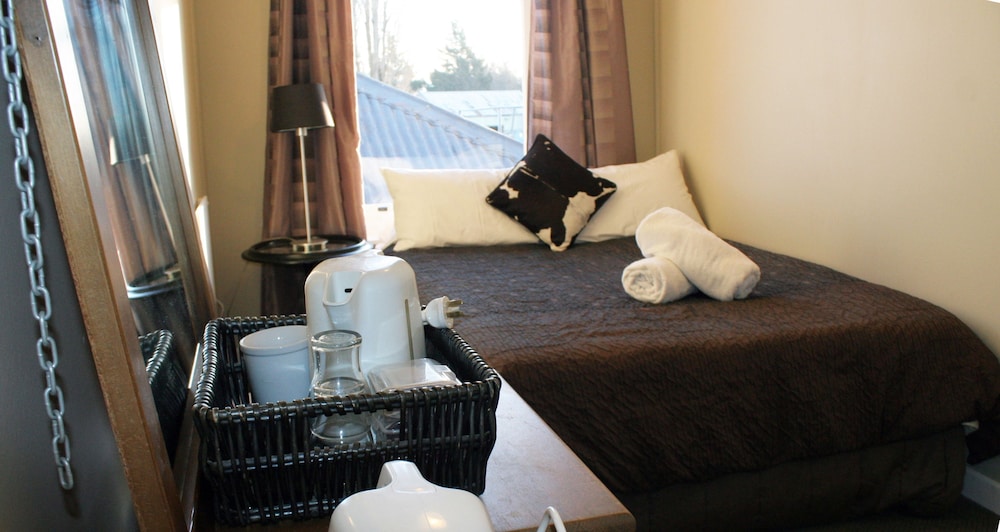 Room 1 Double photo 1
