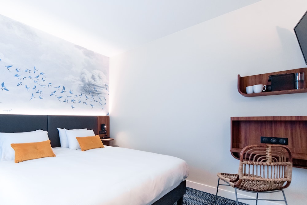 Available room thumbnail 5