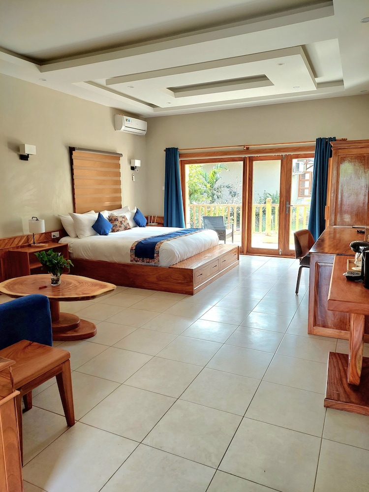 Deluxe Room, Partial Sea View