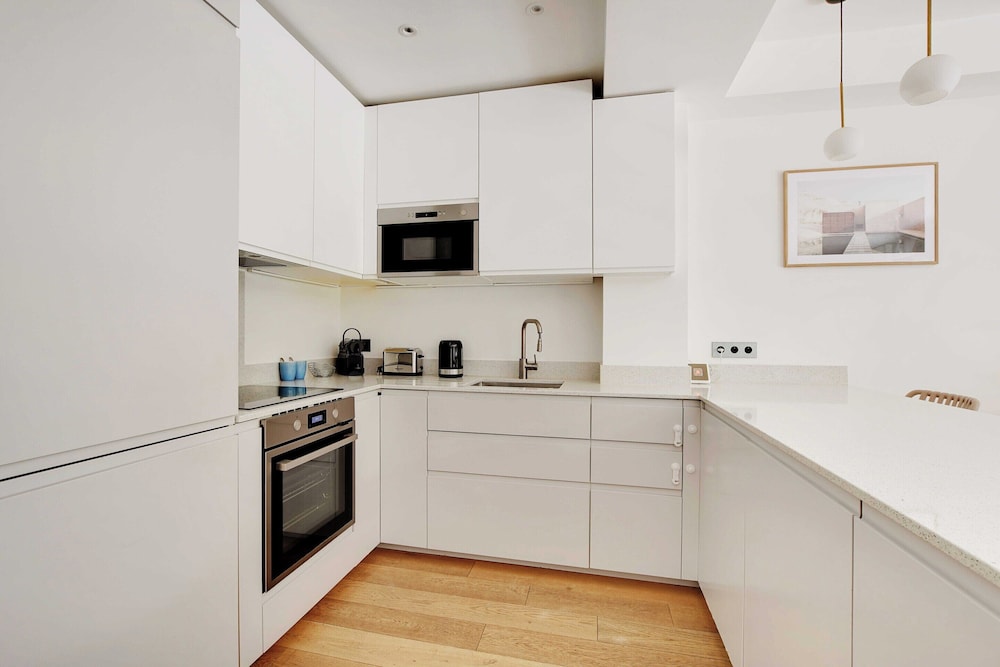 Apartment photo 2