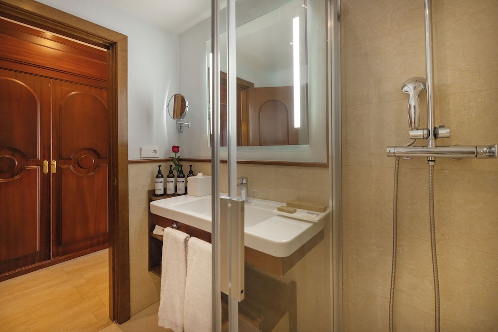 Classic Double Room, Sea View - Photo 13