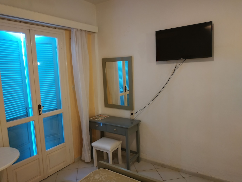 Economy Studio, Terrace, Poolside