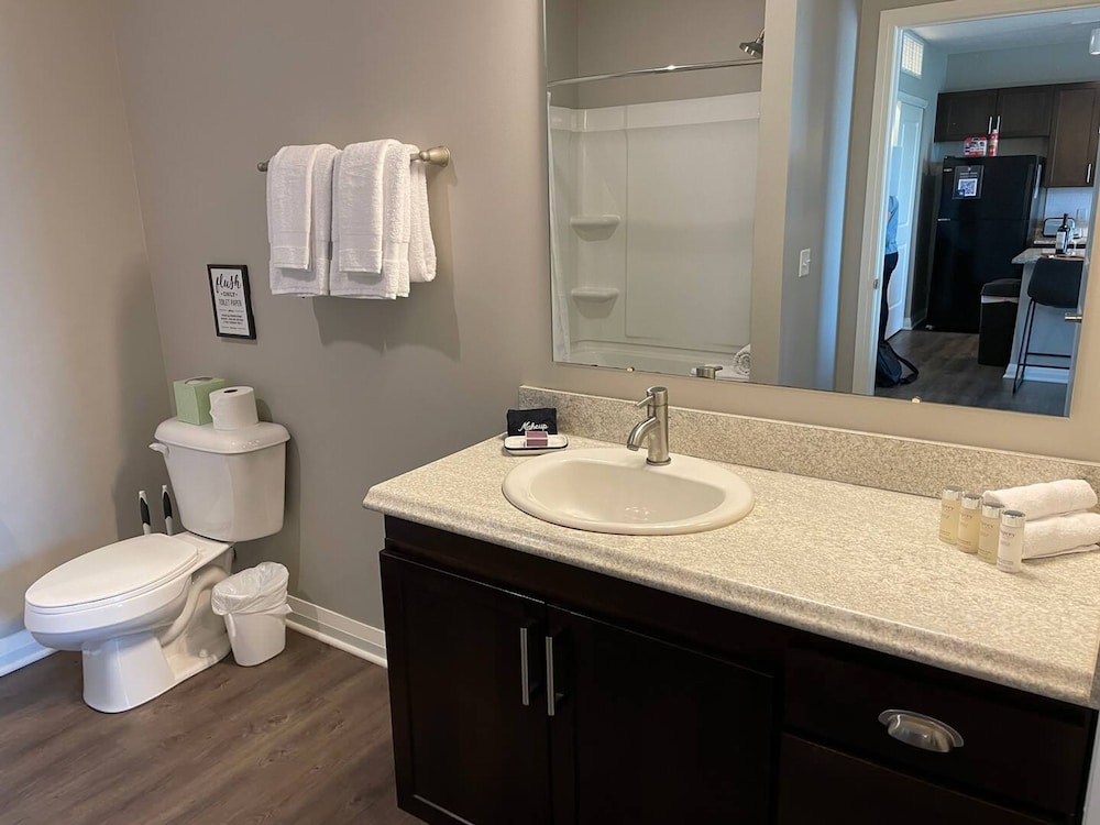 Skyline View 2BR w Balcony Free Parking W D, Billede 8