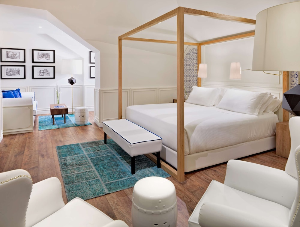 Deluxe Double Room (3 Adults) thumbnail 5