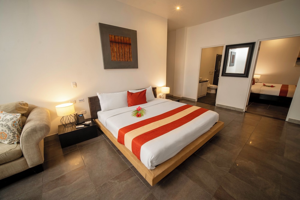 2 Bedroom Suite with Private Pool - Photo 2