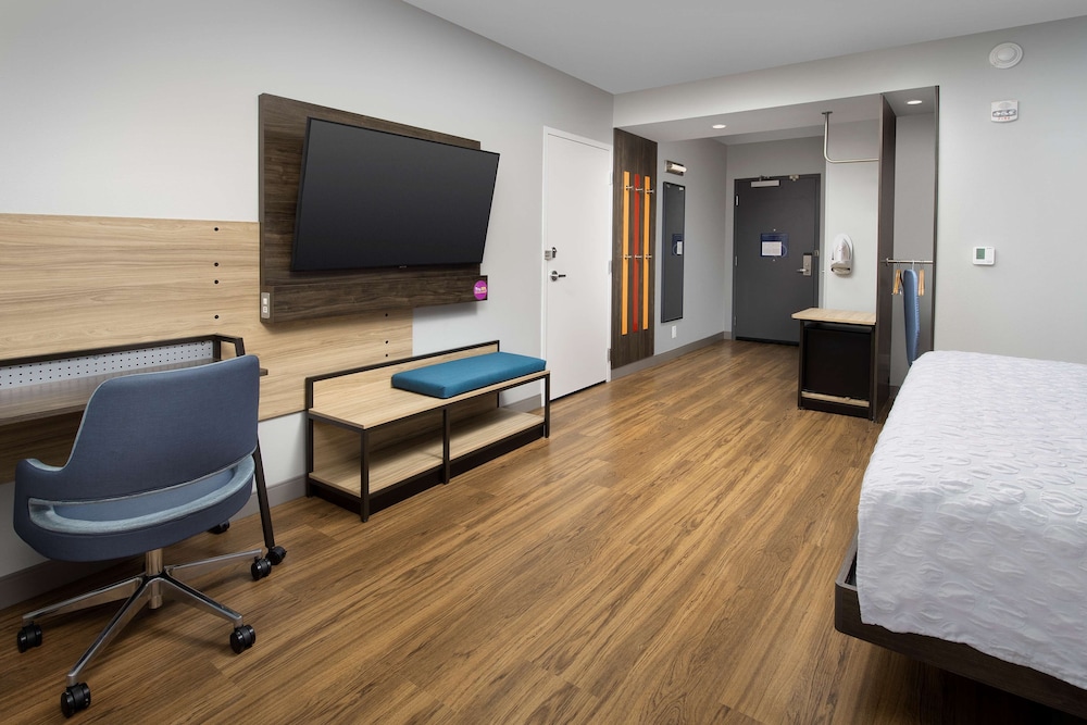 Room, 1 King Bed, Accessible (Roll-In Shower) - Photo 6