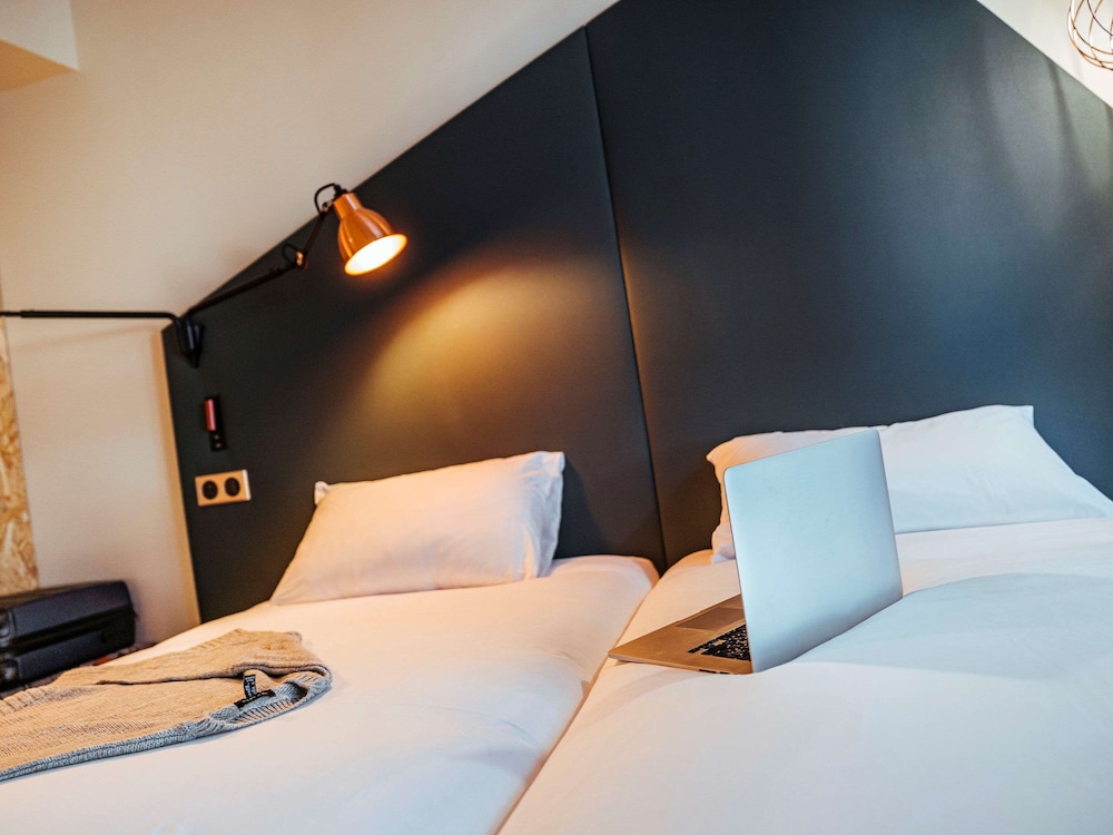 Standard Room, 2 Twin Beds - Photo 5