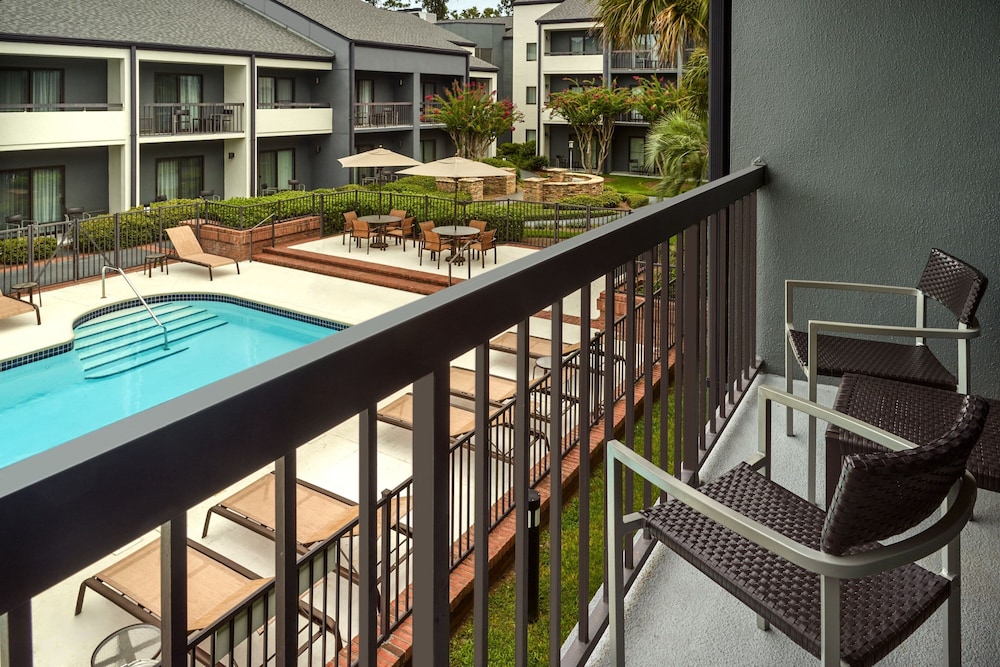 Room, 2 Queen Beds, Pool View (Balcony) - Photo 7