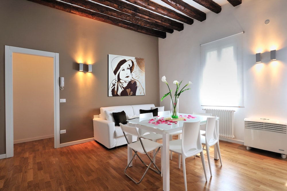 Apartment, 2 Bedrooms, Colleoni Holidays photo 1