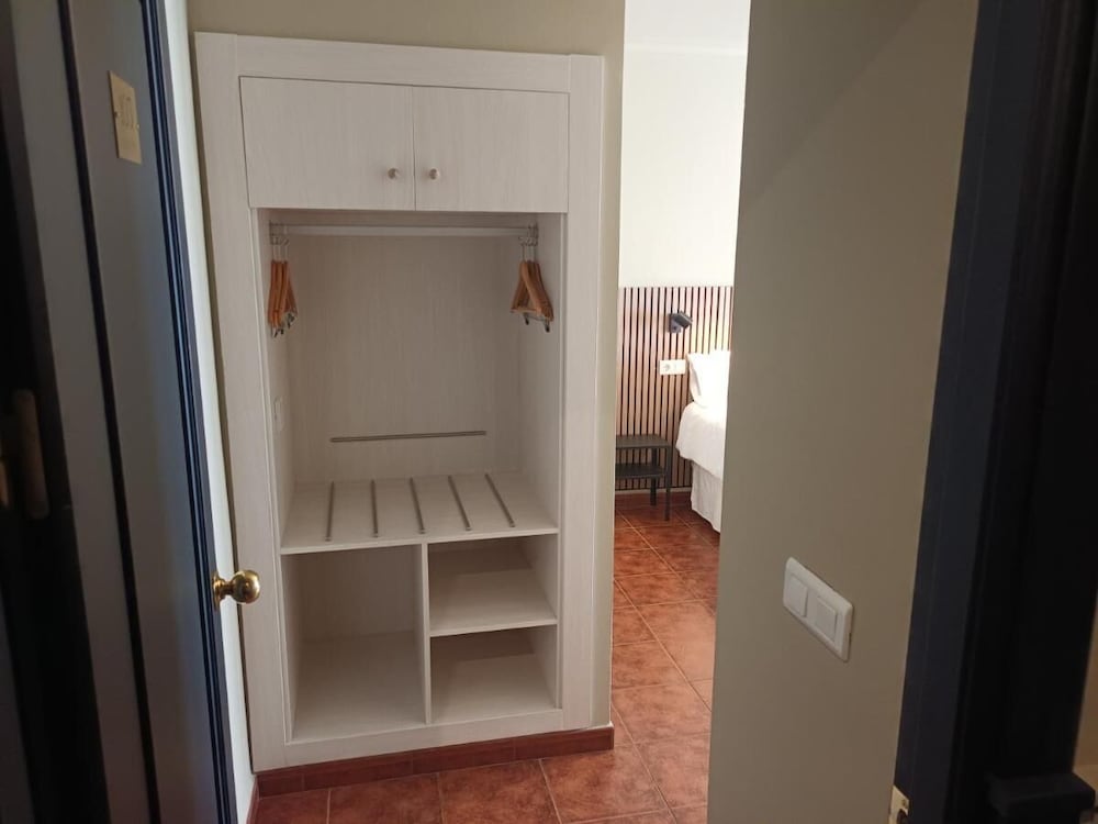 Standard Twin Room - Photo 2