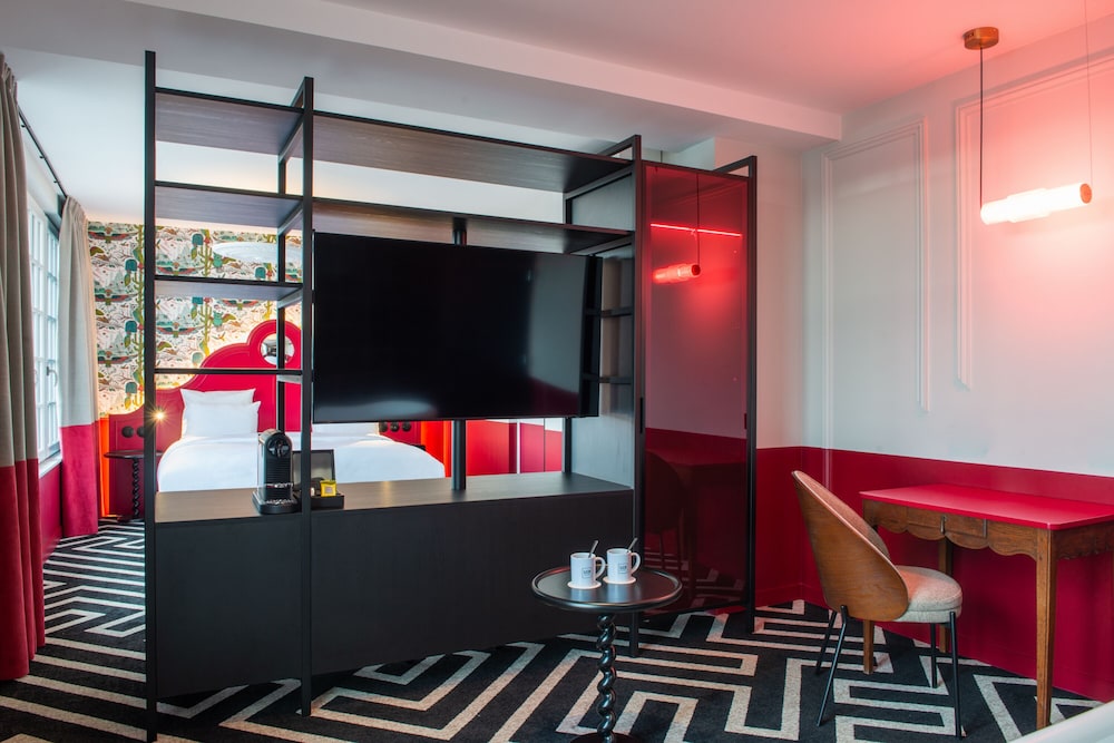 Signature Room - Photo 2