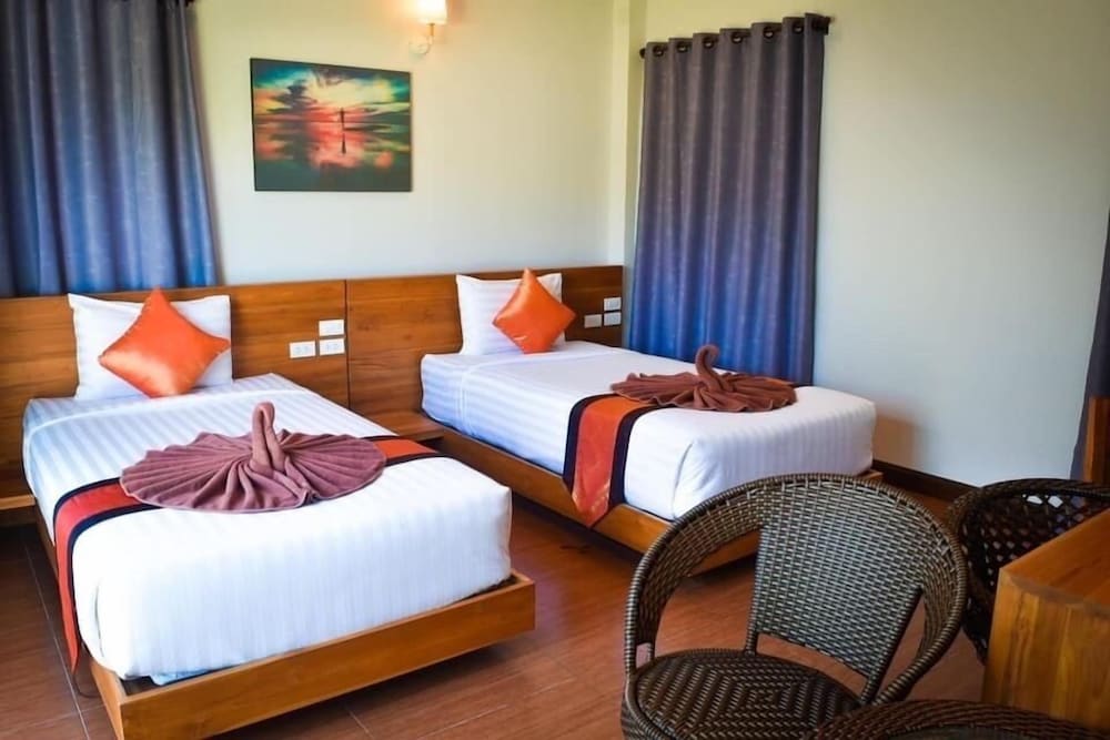 Standard Twin Room, Balcony, Poolside photo 2