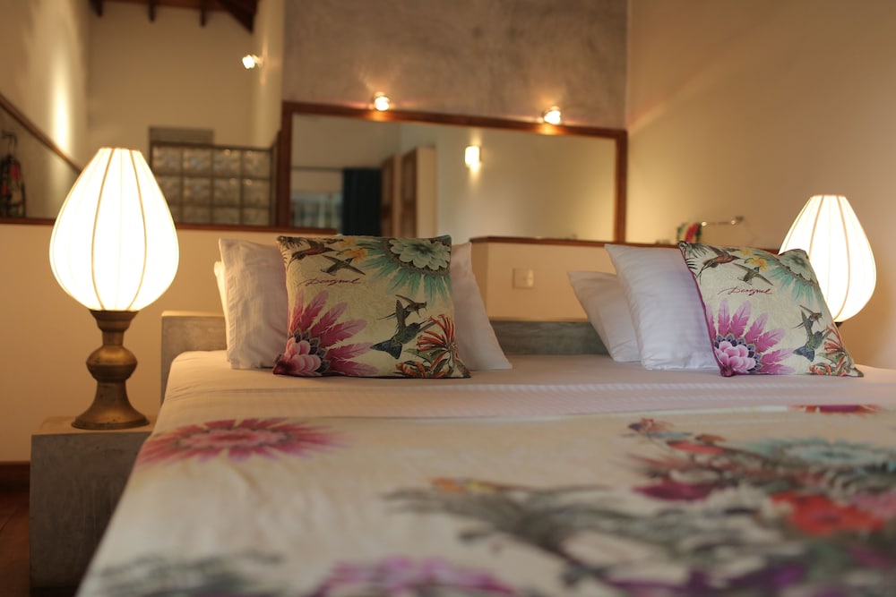 Suite, Courtyard View