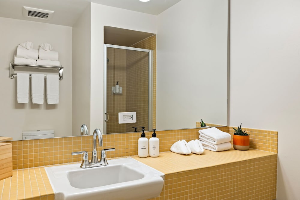 Premium Room, 2 Queen Beds photo 2