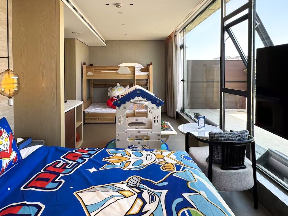 Family Room, Private Bathroom