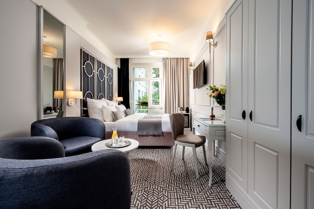 Classic Double or Twin Room, Balcony photo 1