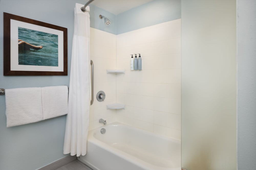 Room, 2 Queen Beds, River View (Hearing Accessible) - Photo 3