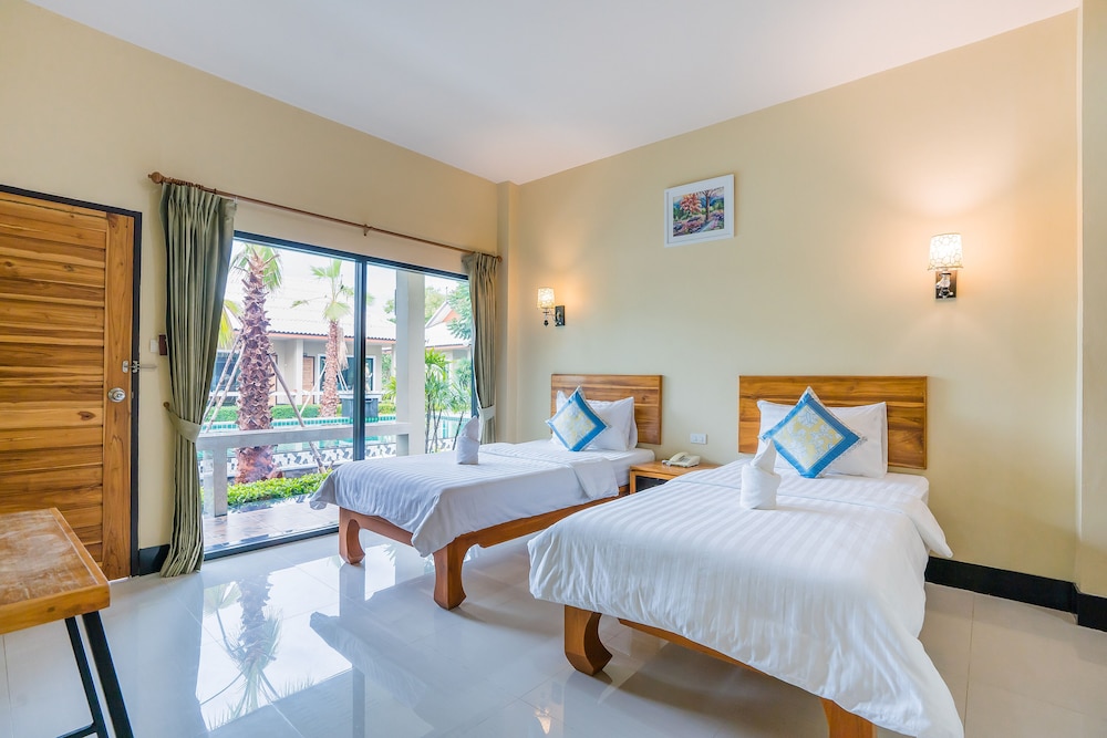 Superior Double or Twin Room, Pool View photo 2