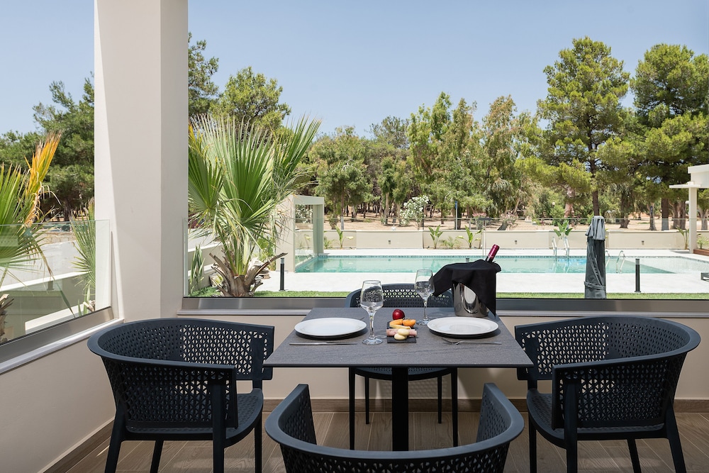 Superior Double Room With Pool View - Photo 7