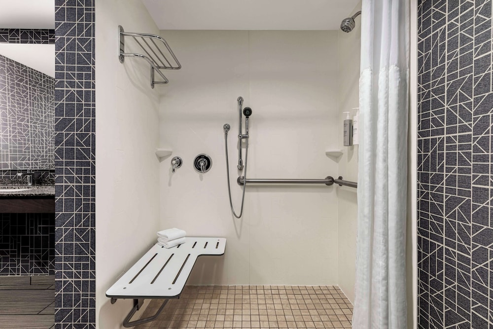 Suite, 1 King Bed with Sofa bed, Accessible (Roll-in Shower) photo 2