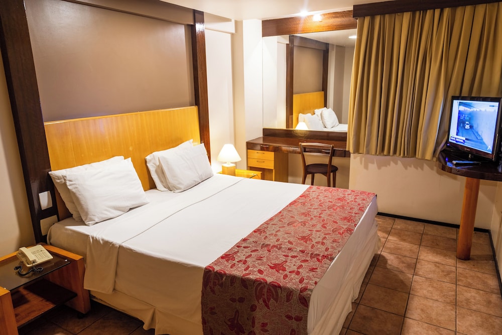 Suite - Photo 1