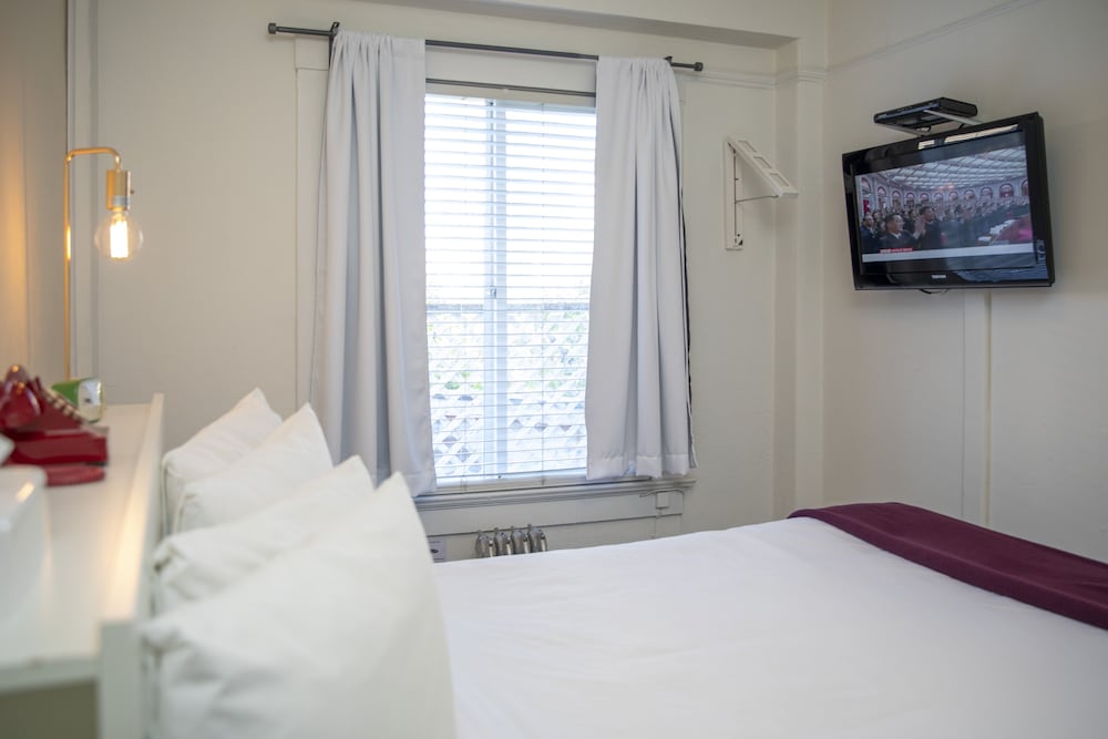 Economy Double Room, Ensuite photo 2