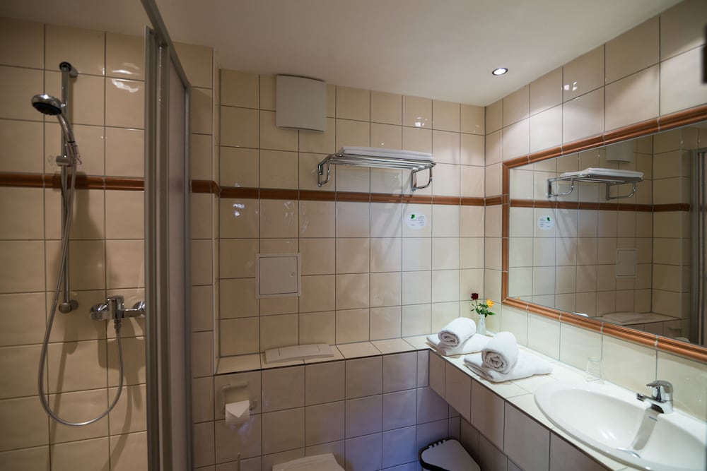 Standard Double Room, 1 King Bed, Non Smoking photo 2