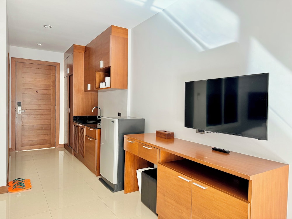 Deluxe Room, Pool Access - Photo 2