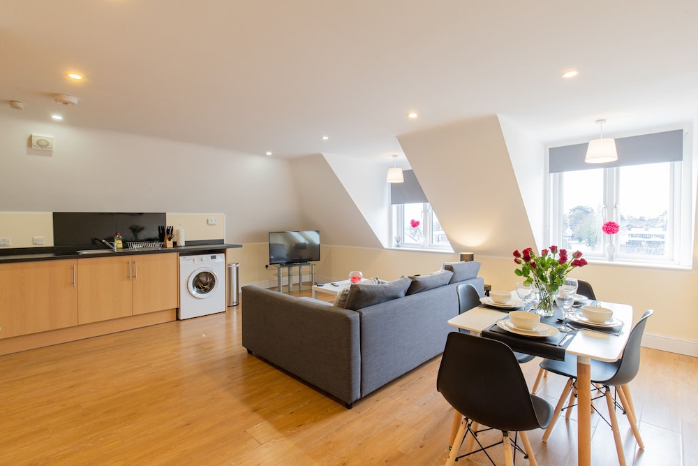 Deluxe Apartment, Private Bathroom, City View (2 bedroom Penthouse) photo 1