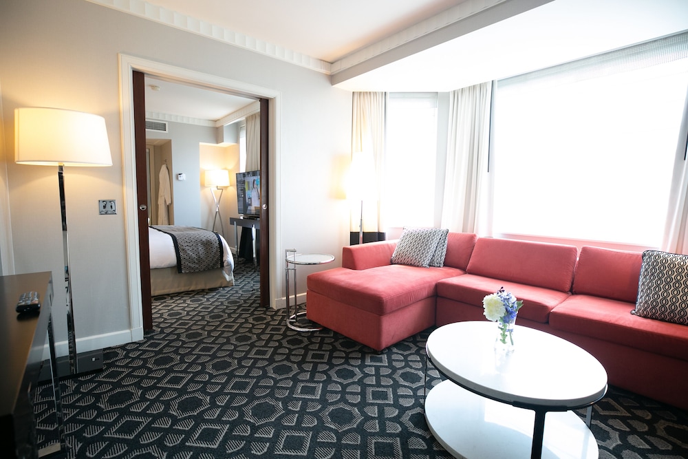 Junior Suite, 1 King Bed with Sofa bed - Photo 2