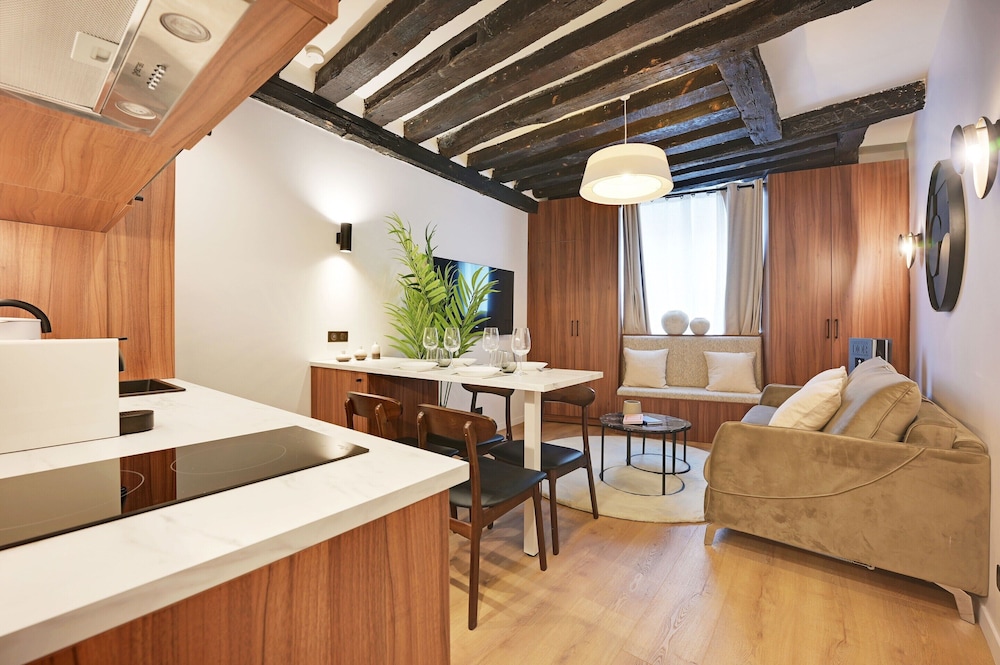 Apartment photo 2