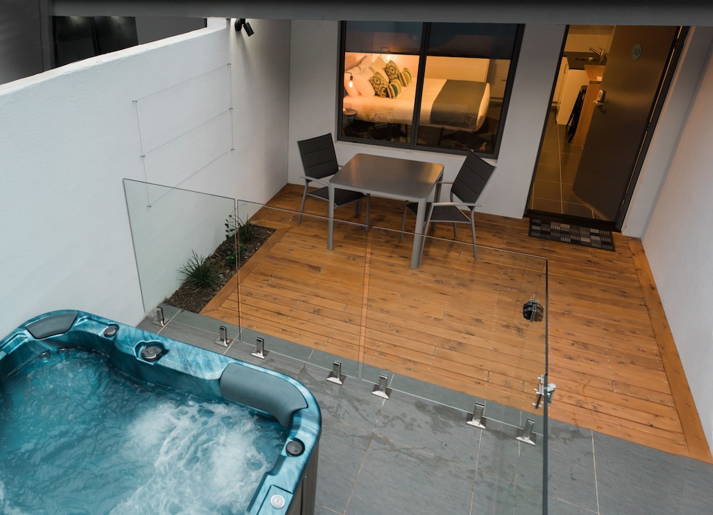 Deluxe Spa Suites