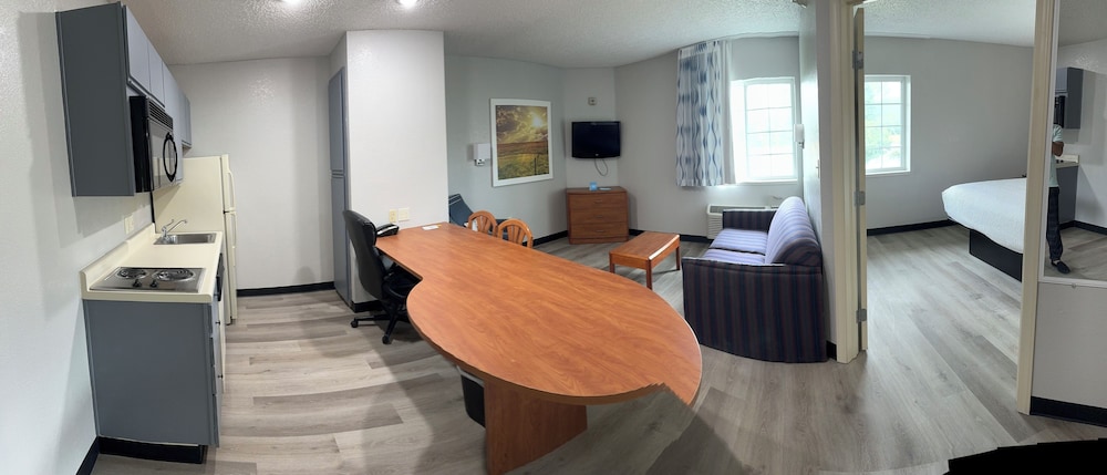 Room, 1 Queen Bed, Accessible - Photo 1