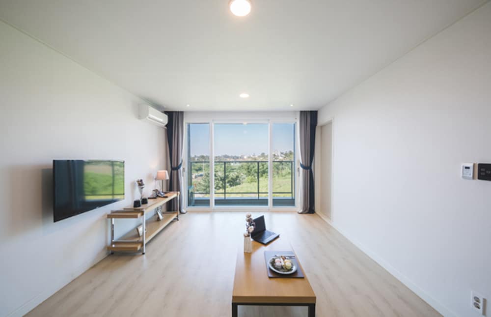 Family Room photo 1