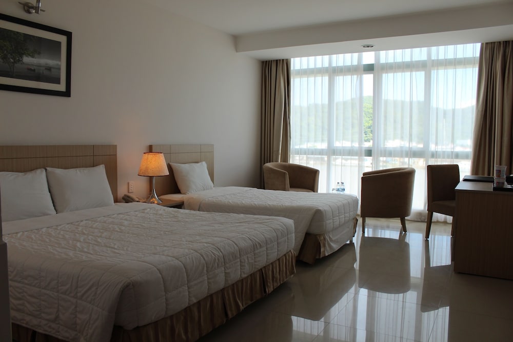 Superior Triple Room, River View photo 1