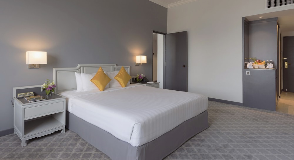 Executive Room, 1 King Bed, Club Lounge Access, Sea View photo 2