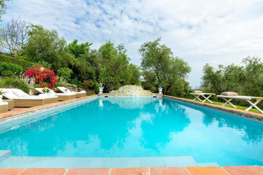 Villa photo 3