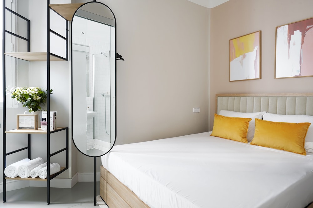 Small Room - Photo 26