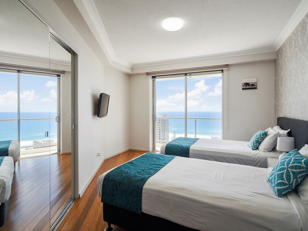 Three-Bedroom Apartment with Ocean View (High Floor) photo 1