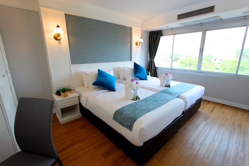 Family Room - Photo 4