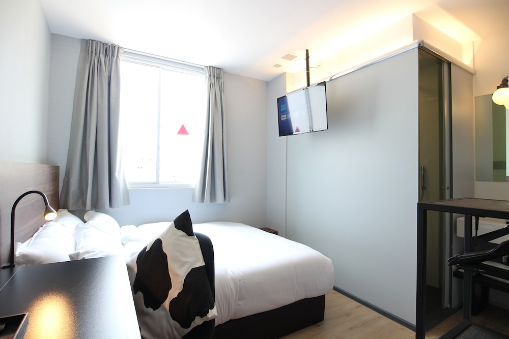 Quad Room, 5Hours: 9AM - 2PM photo 2