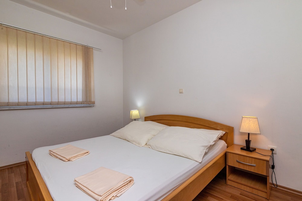 Apartment (A2)
