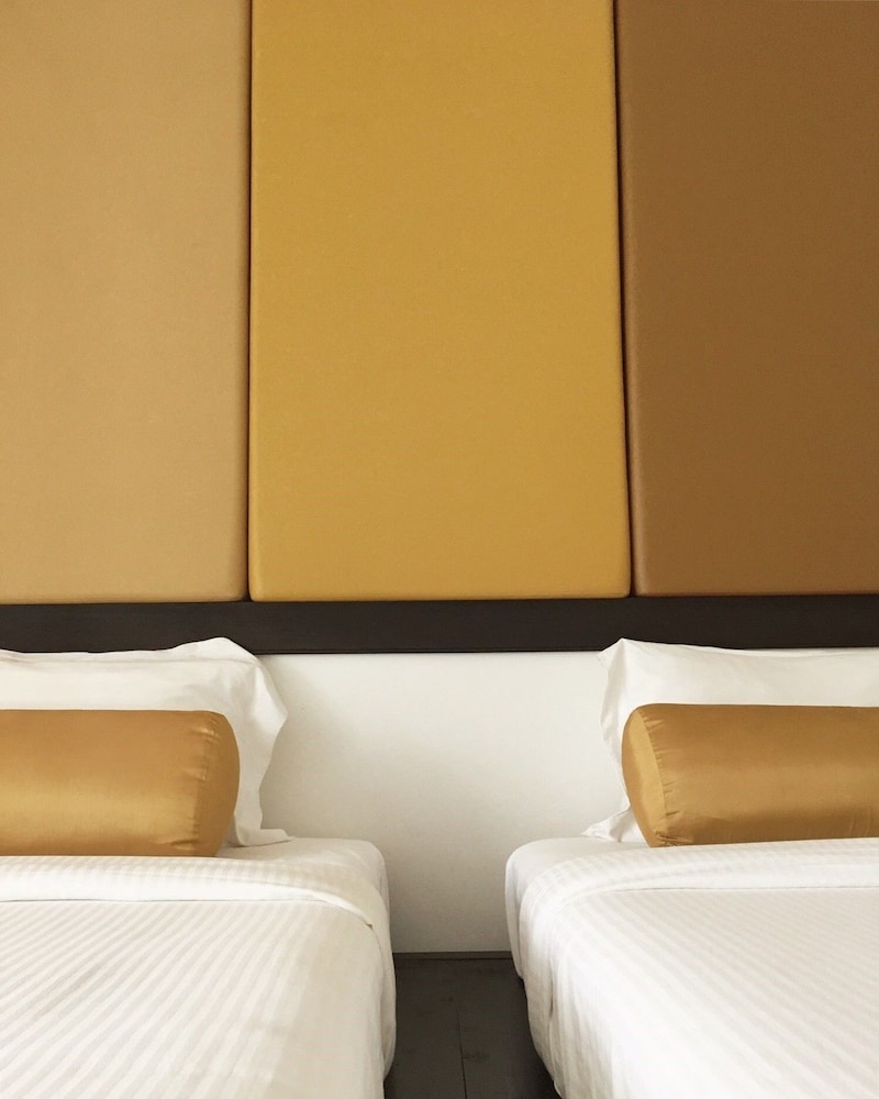 Deluxe Room, Pool View