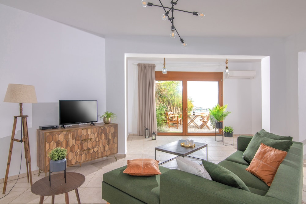 Basic Apartment, 3 Bedrooms photo 1