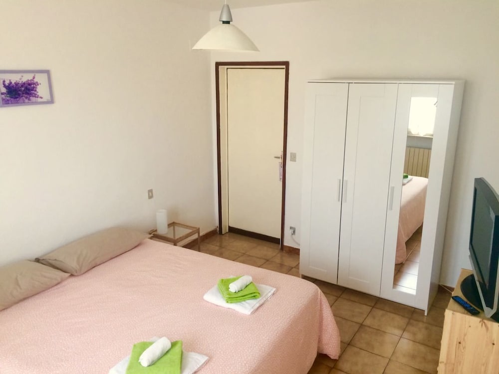 Basic Double Room, 1 Double Bed, Private Bathroom photo 1