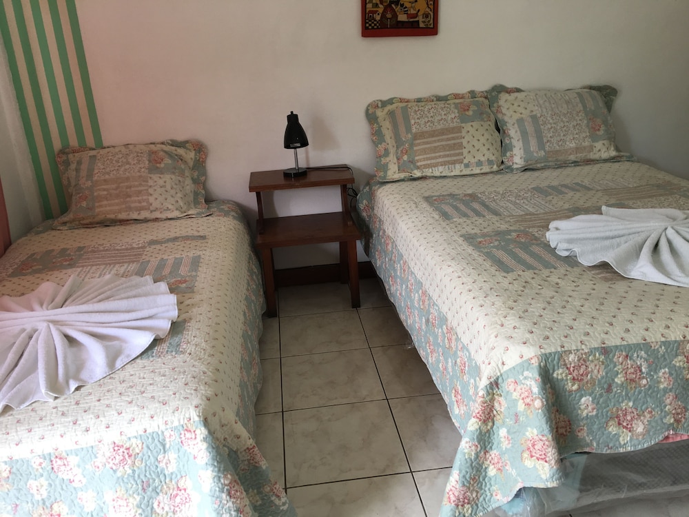 Economy Quadruple Room photo 2