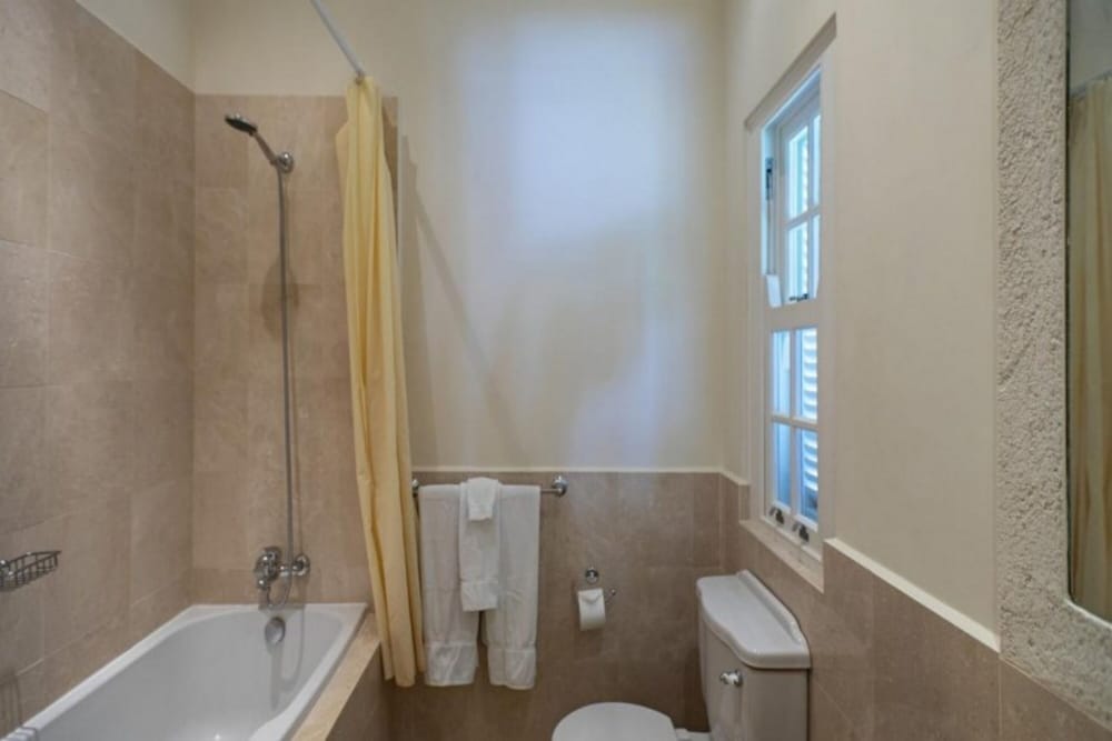 House, 4 Bedrooms photo 2
