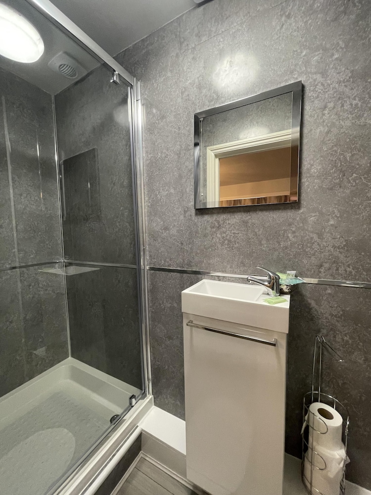 Double Room, Ensuite - Photo 6
