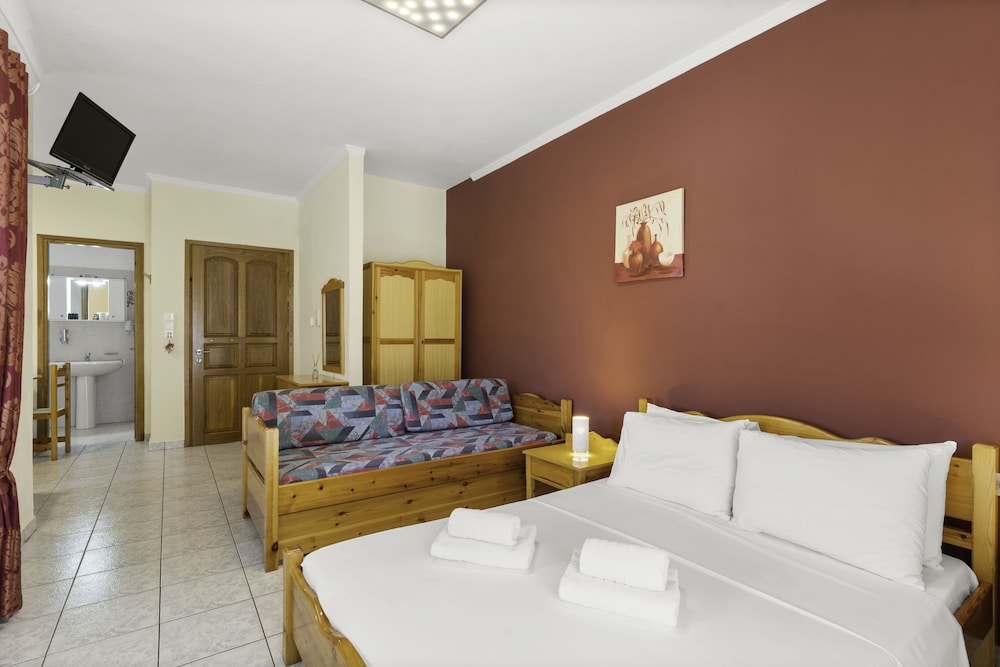 Standard Double or Twin Room - Photo 13